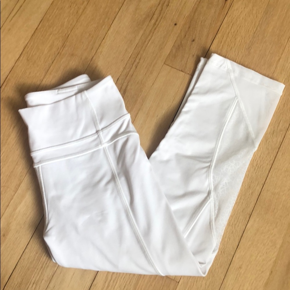 Lululemon twist and train crop
